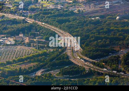 A42, svincolo autostradale con A59, Duisburg-Nord, vista aerea, autostrada tedesca Foto Stock
