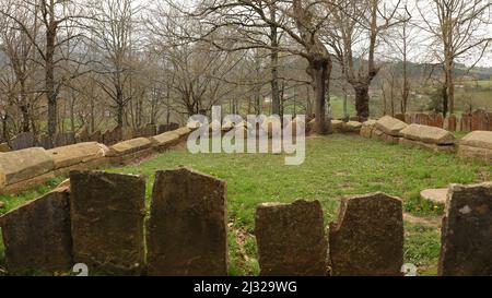 Ermita de San Adrián, Necrópolis de San Adrián de Argiñeta, Elorrio, Vizcaya, País Vasco, España Foto Stock