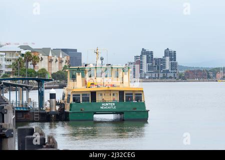 Il traghetto Newcastle Transport 'Hunter', uno dei due traghetti che operano tra Stockton e Queens Wharf, Newcastle, New South Wales, Australia Foto Stock