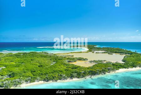 Isola dei Caraibi paradisiacale - Cayo Sombrero - Morrocoy Venezuela. Vista aerea. Foto Stock