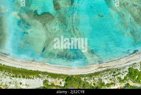 Vista dall'alto dell'isola caraibica paradisiacale - Cayo Sombrero - Morrocoy Venezuela. Vista aerea. Foto Stock