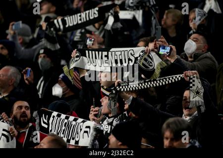 Torino, Italia. 03rd Apr 2022. Tifosi della Juventus FC durante la Juventus FC vs Inter - FC Internazionale, Serie italiana di Calcio A a a Torino, Italia, Aprile 03 2022 Credit: Agenzia fotografica indipendente/Alamy Live News Foto Stock