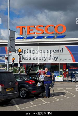Filiale del supermercato Tesco a Market Weighton, East Yorkshire, Inghilterra Regno Unito Foto Stock