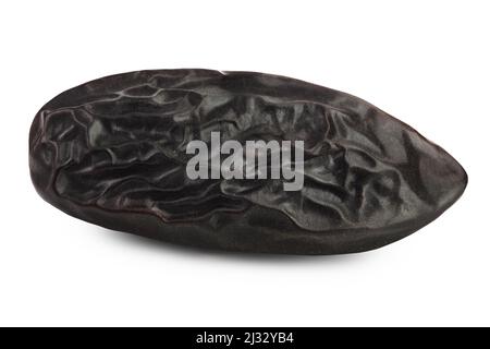 Fagiolo di Tonka isolato su sfondo bianco con percorso di taglio e profondità di campo completa. Fagiolo di Dipteryx odorata Foto Stock