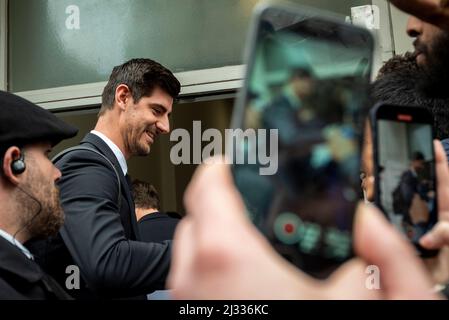 Londra, Regno Unito. 5 aprile 2022. Thibaut Courtois e gli altri membri del team del Real Madrid arrivano al loro hotel a Westminster, prima della partita finale di domani della Champions League contro Chelsea allo Stamford Bridge. Credit: Stephen Chung / Alamy Live News Foto Stock