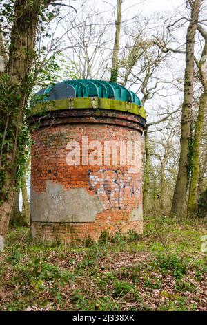 Albero di ventilazione del tunnel Peascliffe. Vicino a Grantham, Lincolnshire, Inghilterra. Linea principale della costa orientale. LNER. Foto Stock