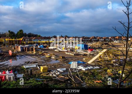 Un sito di brownfield in fase di sviluppo per una nuova proprietà immobiliare. Foto Stock