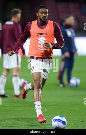 Salerno, Italia. 02nd Apr 2022. Bremer del Torino FC durante la Serie A match tra US Salernitana 1919 e Torino allo Stadio Arechi di Salerno, Italia, il 2 aprile 2022. Credit: Giuseppe Maffia/Alamy Live News Foto Stock