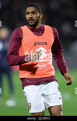 Salerno, Italia. 02nd Apr 2022. Bremer del Torino FC durante la Serie A match tra US Salernitana 1919 e Torino allo Stadio Arechi di Salerno, Italia, il 2 aprile 2022. Credit: Giuseppe Maffia/Alamy Live News Foto Stock