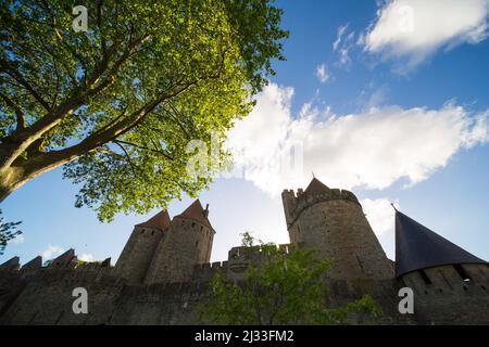 Carcassonne Cittadella medievale North Side Towers Vista in un giorno di sole Foto Stock