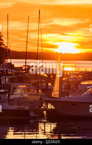 Sunset at the harbor, Naantali old town, Finland Foto Stock