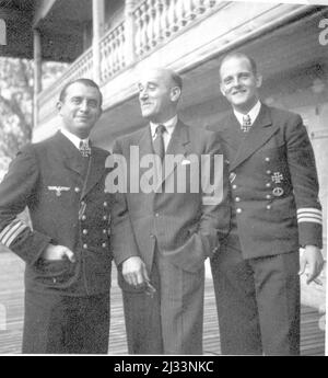 Album fotografici di EVA Braun, ca. 1913 - ca. 1944. Questi album sono attribuiti a Eva Braun (quattro sono rivendicati dalla sua amica Herta Schneider, nee Ostermeyer) e documentano la sua vita da ca. da 1913 a 1944. Ci sono molte fotografie di Eva, delle sue sorelle e dei loro figli, di Herta Schneider e dei suoi figli, così come fotografie delle vacanze di Eva, dei suoi familiari e degli amici. Sono incluse anche le fotografie scattate da e di Eva Braun allo chalet di Hitler Berghof (o Kehlstein), le fotografie di Hitler e del suo entourage, i visitatori di Berghof e il paesaggio intorno a Berchtesgaden, e alcuni ritratti di studio di Eva Foto Stock