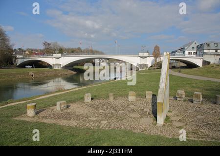 Meridiana su Boden nella Valle di Lahn a Diez, Hesse, Germania Foto Stock