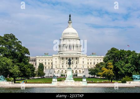 WASHINGTON, USA - 14 LUGLIO 2010: La gente visita il palazzo della capitale a Washington DC Foto Stock