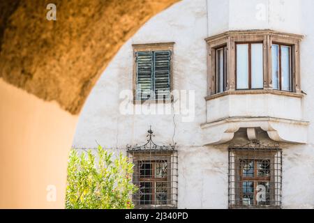 Vista sulla casa, centro storico, Caldaro, Alto Adige, Alto Adige, Italia Foto Stock