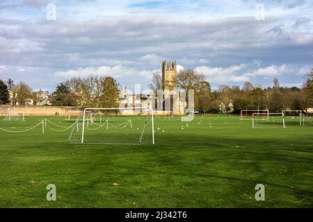 OXFORD, REGNO UNITO - FEB 26, 2017: Parco giochi e Cappella torre del Merton College. Università di Oxford, Oxford, Inghilterra Foto Stock