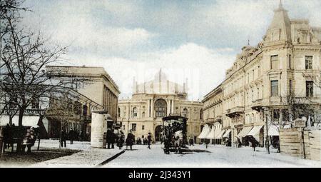 1900 ca , ODESSA , UCRAINA , IMPERO RUSSO : VIA RICHELIEU ( Via Rishelievska ) e la facciata barocca del Teatro dell'Opera e del Balletto di Odessa . Il primo teatro dell'opera fu aperto nel 1810 e distrutto da un incendio nel 1873. Il moderno edificio è stato costruito da Fellner & Helmer in stile neo-barocco (Vienna Barocco) ed è stato inaugurato nel 1887. L'architettura della lussuosa sala del pubblico segue lo stile tardo francese rococò. Cartolina d'epoca originale , fotografo sconosciuto . COLORATO DIGITALMENTE . - TEATRO DELL'OPERA E BALLETTO NAZIONALE UCRAINO - FOTO STORICHE - FOTO STORICHE - Foto Stock