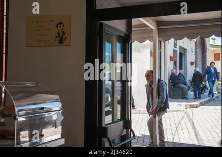 Savoia di Lucania (potenza), Italia 21/04/2018: Giovanni Passannante bar. © Andrea Sabbadini Foto Stock