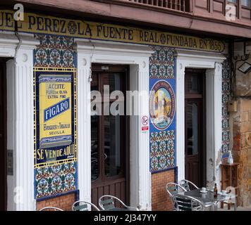 Pittoresca città di Comillas in Cantabria, Spagna settentrionale Foto Stock