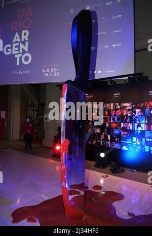 Torino, Italia. 05th Apr 2022. Torino, Italia DARIO ARGENTO LA MOSTRA la prima grande mostra dedicata a Dario Argento presso la Mole Antonelliana del Museo Nazionale del Cinema di Torino, a cura di Domenico De Gaetano Direttore del Museo Nazionale del Cinema e Marcello Garofalo, La mostra sarà aperta al pubblico da mercoledì 6 aprile 2022 a lunedì 16 gennaio 2023. Nella foto: Credit: Independent Photo Agency/Alamy Live News Foto Stock