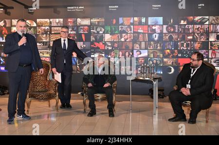 Torino, Italia. 05th Apr 2022. Torino, Italia DARIO ARGENTO LA MOSTRA la prima grande mostra dedicata a Dario Argento presso la Mole Antonelliana del Museo Nazionale del Cinema di Torino, a cura di Domenico De Gaetano Direttore del Museo Nazionale del Cinema e Marcello Garofalo, La mostra sarà aperta al pubblico da mercoledì 6 aprile 2022 a lunedì 16 gennaio 2023. Nella foto: Dario Argento Credit: Independent Photo Agency/Alamy Live News Foto Stock