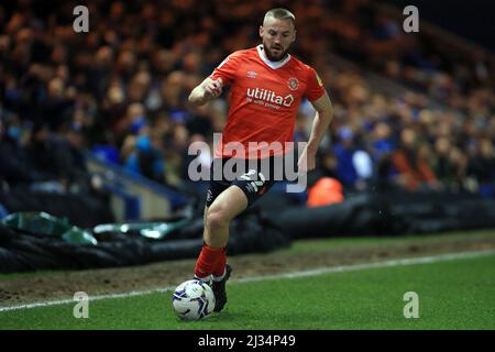 Peterborough, Regno Unito. 05th Apr 2022. Allan Campbell di Luton Town in azione durante il gioco. EFL Skybet Championship Match, Peterborough Utd / Luton Town al Weston Homes Stadium di Peterborough, martedì 5th aprile 2022. Questa immagine può essere utilizzata solo per scopi editoriali. Solo per uso editoriale, licenza richiesta per uso commerciale. Nessun uso in scommesse, giochi o un singolo club/campionato/player pubblicazioni. pic di Steffan Bowen/Andrew Orchard sport fotografia/Alamy Live news credito: Andrew Orchard sport fotografia/Alamy Live News Foto Stock