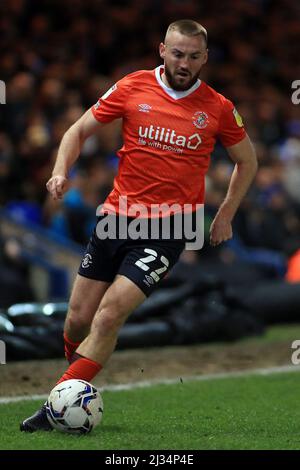 Peterborough, Regno Unito. 05th Apr 2022. Allan Campbell di Luton Town in azione durante il gioco. EFL Skybet Championship Match, Peterborough Utd / Luton Town al Weston Homes Stadium di Peterborough, martedì 5th aprile 2022. Questa immagine può essere utilizzata solo per scopi editoriali. Solo per uso editoriale, licenza richiesta per uso commerciale. Nessun uso in scommesse, giochi o un singolo club/campionato/player pubblicazioni. pic di Steffan Bowen/Andrew Orchard sport fotografia/Alamy Live news credito: Andrew Orchard sport fotografia/Alamy Live News Foto Stock