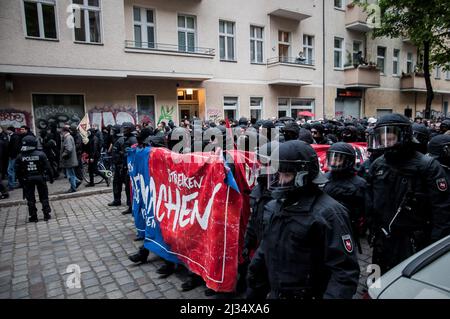 1 mai, proteste sulla giornata internazionale dei lavoratori, Kreuzberg, Berlino, Germania Foto Stock