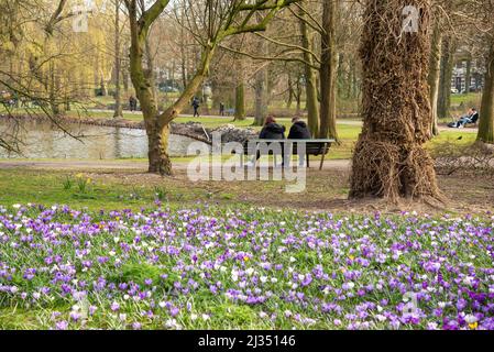Persone a Oosterpark ad Amsterdam, Olanda Foto Stock