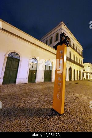 Santos, San Paolo, Brasile. 5th Apr 2022. (INT) il Museo delle Pele, a Santos, è sottoposto a rivitalizzazione e rimarrà chiuso per 3 mesi. 4 aprile 2022, Santos, San Paolo, Brasile: Facciata del Museo di Pele, dedicata alla carriera di Edson Arantes do Nascimento, situato a Santos, sulla costa di San Paolo, il Martedì (5). Lo spazio sarà chiuso per circa tre mesi per lavori di manutenzione e di ammodernamento. I lavori costeranno R$ 750 mila e dovrebbero essere completati prima delle vacanze scolastiche di luglio. (Credit Image: © Luigi Bongiovanni/TheNEWS2 via ZUMA Press Wire) Foto Stock