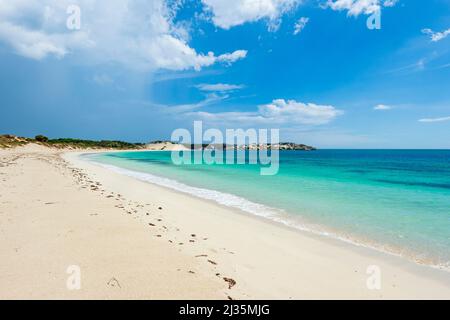 Vista panoramica delle acque turchesi dell'Oceano Indiano a Sandy Cape, Jurien Bay, Western Australia, WA, Australia Foto Stock