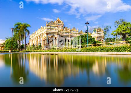 Bella giornata nella Pagoda di Vinh Trang nella mia città di Tho, il Delta del Mekong, Vietnam. Viaggio e concetto religioso. Foto Stock