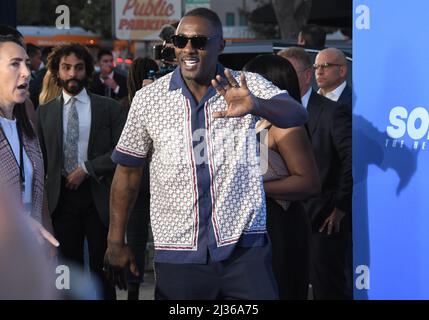 Los Angeles, Stati Uniti. 05th Apr 2022. Idris Elba arriva al SONIC THE HEDGEHOG 2 Los Angeles Premiere tenuto al Regency Village Theatre di Westwood, CA martedì 5 aprile 2022. (Foto di Sthanlee B. Mirador/Sipa USA) Credit: Sipa USA/Alamy Live News Foto Stock