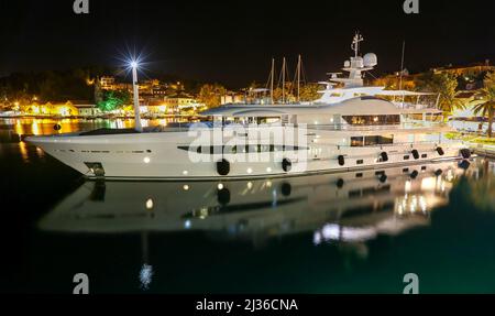 Lo yacht HALO di proprietà del miliardario russo e oligarca romano Abramovich. Foto Stock