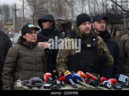 Non esclusiva: BUCHA, UCRAINA - 5 APRILE 2022 - Procuratore Generale dell'Ucraina Iryna Venediktova, Ministro degli Affari interni dell'Ucraina Denys Monasty Foto Stock