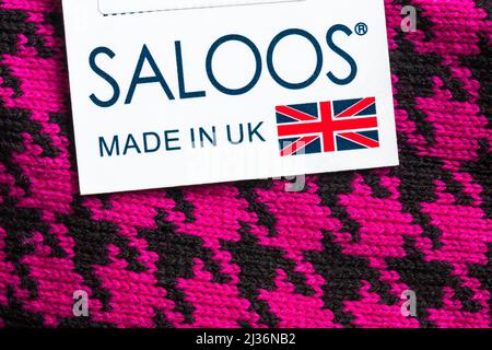 Etichetta Saloos Made in UK su capi di abbigliamento maglione rosa e nero Foto Stock