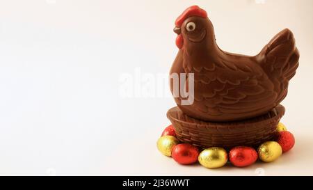 Gallina di cioccolato per Pasqua. Tipico della Spagna. Foto Stock