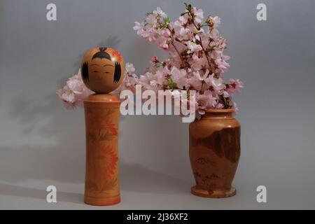 Bambola Vintage Japanese Kokeshi - risultato dell'impilamento della messa a fuoco Foto Stock