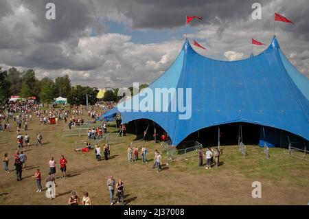 Folle al V Festival, V2004, Hylands Park, Chelmsford, Essex, Regno Unito - 21 agosto 2004 Foto Stock
