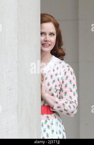 New York, NY, USA. 5th Apr 2022. Amy Adams, sul set di disincantato a New York City il 5 aprile 2022. Credit: RW/Media Punch/Alamy Live News Foto Stock