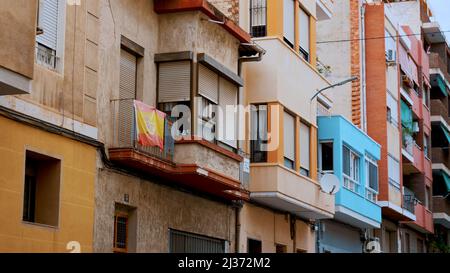 Concentratevi su diversi edifici adiacenti in una destinazione spagnola. Foto di alta qualità Foto Stock