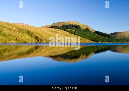 Riflessioni al serbatoio Afton vicino a New Cumnock, East Ayrshire, Scozia. Foto Stock