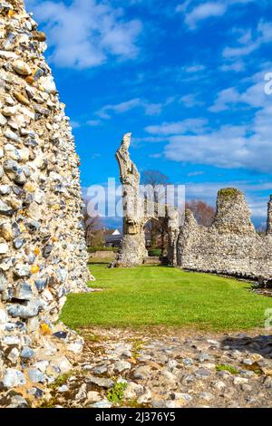 Rovine del monastero del 12th secolo Thetford Priory a Thetford, Norfolk, Regno Unito Foto Stock