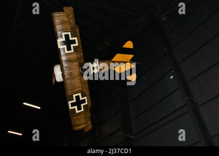 Un'immagine a basso angolo di un Fokker al National Museum of the US Air Force di Dayton, Ohio Foto Stock