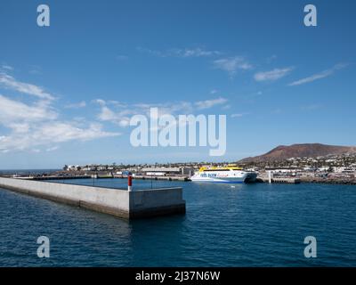 Playa Blanca, Spagna; marzo 26th 2022: Nuovo molo a Playa Blanca, Lanzarote Foto Stock