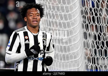 Juan Cuadrado della Juventus FC reagisce durante la Serie A 2021/2022 partite di calcio tra Juventus FC e FC Internazionale allo stadio Juventus di Torin Foto Stock