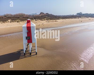 Una vista aerea del faro basso è uno dei tre fari a Burnham-on-Sea, Somerset, è un edificio classificato di grado II. Foto Stock