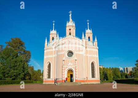 SAN PIETROBURGO, RUSSIA - 10 SETTEMBRE 2021: Parrocchiani nella Chiesa della Natività di San Giovanni Battista (Chesme). San Pietroburgo Foto Stock