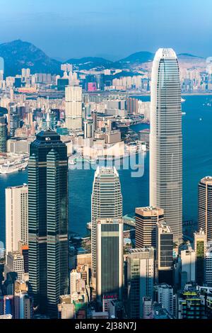 Victoria, Hongkong - 9 gennaio 2010: Il Centro finanziario Internazionale con lo skyline della città a Victoria, Hong Kong. E 'il 2nd a Hong Kong, 4th a CH Foto Stock