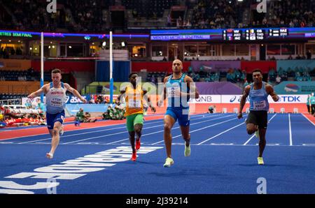 Adam Thomas, Arthur Cisse, Lamont Marcell Jacobs, Stephen Abosi gareggiano nella semifinale maschile del Day Two of the World Athletics Indoor Champio del 60m Foto Stock